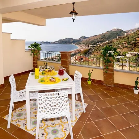 La Terrazza Sulla Baia Di Taormina * 勒托阳尼